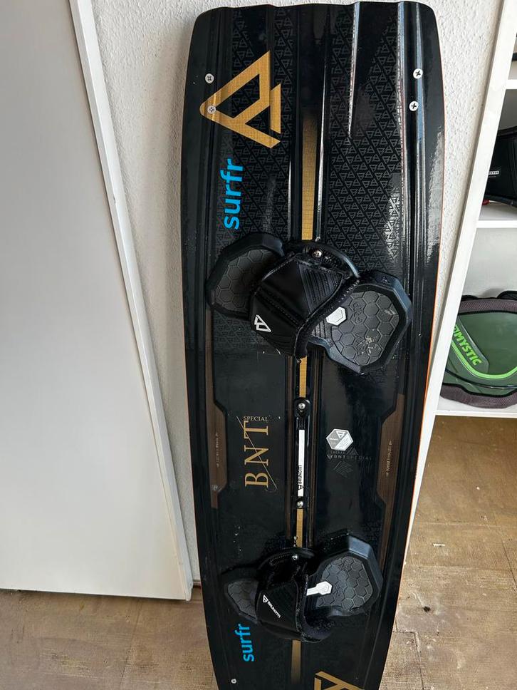 Brunotti BNT Special Twintip 140x42, Watersport en Boten, Kitesurfen, Gebruikt, Kiteboard, Ophalen
