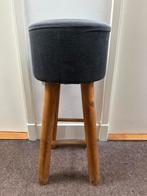 2 barkrukken met houten poten en donkergrijs zitgedeelte, Huis en Inrichting, Barkrukken, 2 krukken, Ophalen, Gebruikt, 60 tot 90 cm