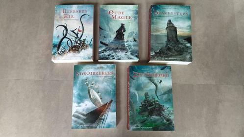 De Kronieken van de Zeven Eilanden deel 1-5 Mariëtte Aerts, Boeken, Fantasy, Zo goed als nieuw, Ophalen of Verzenden