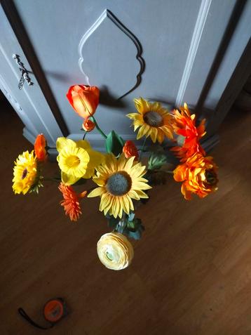 Kunstbloemen gemixt zonnebloem ranonkel narcis tulp beschikbaar voor biedingen