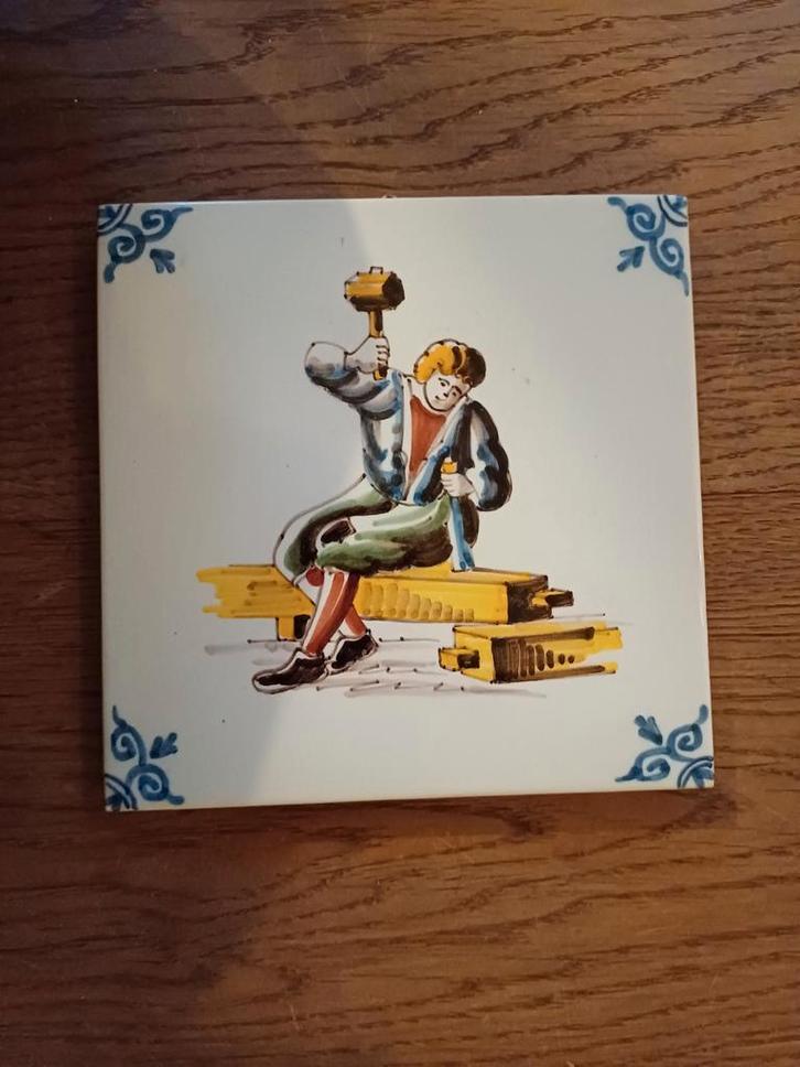 Tegel Timmerman - Handgeschilderd, Antiek en Kunst, Antiek | Wandborden en Tegels, Ophalen of Verzenden