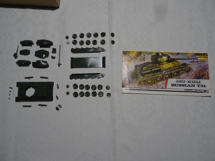 T34/36 Russian tank- schaal 1:76, Hobby en Vrije tijd, Modelbouw | Auto's en Voertuigen, Tank, 1:50 of kleiner, Airfix, Ophalen of Verzenden