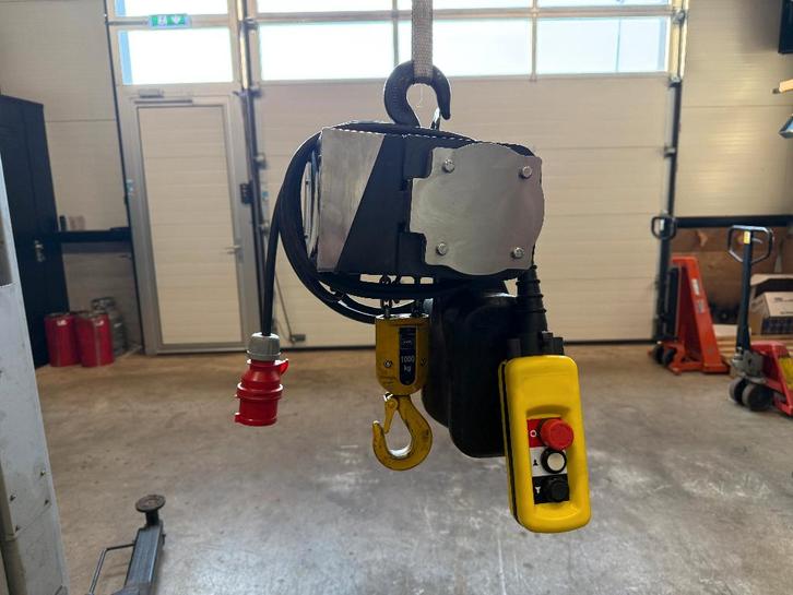 Elektrische kettingtakel Stahl 1000kg - 2 hijssnelheden, Doe-het-zelf en Verbouw, Lieren en Takels, Gebruikt, Elektrisch, Ophalen