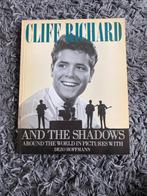 Cliff Richard en The Shadows - Foto's Dezo Hoffmann, Boeken, Ophalen of Verzenden, Gelezen, Film, Tv en Media