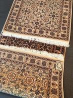 Handgeknoopt Perzisch tapijt loper / hal / gang Isfahan, Huis en Inrichting, Bruin, 200 cm of meer, Zo goed als nieuw, Rechthoekig