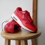 Gloednieuwe Nike Air Max 1 “GYM RED CRIMSON” in maat 44,5, Overige kleuren, Nike, Nieuw, Ophalen of Verzenden