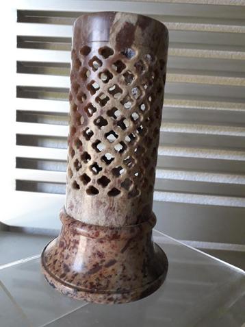 ZEER APARTE MARMEREN KANDELAAR I.Z.G.ST vaste prijs 5 EURO   beschikbaar voor biedingen