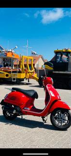 Vespa 300 GTS HPE, 2022, 3300 km, Fietsen en Brommers, Scooters | Vespa, Ophalen, Zo goed als nieuw, Overige modellen