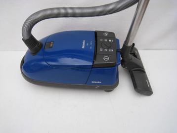 Zeer krachtige 1800 watt Miele stofzuiger beschikbaar voor biedingen