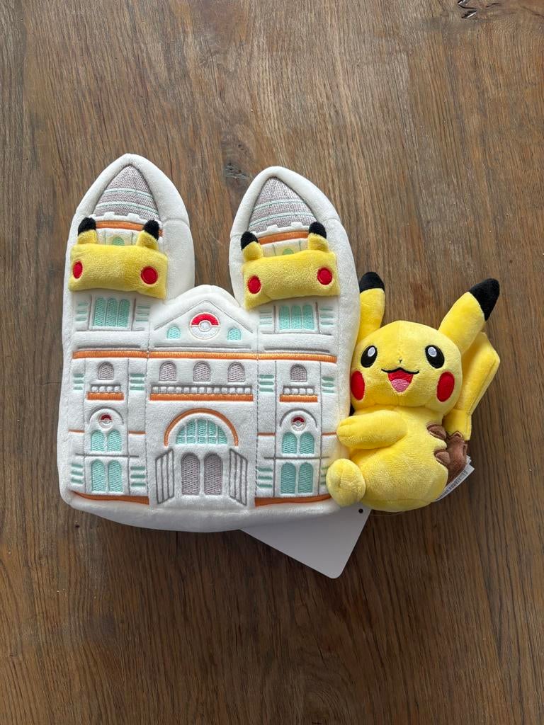 Pokémon Center Pikachu Knuffel - Natural History Museum, Kinderen en Baby's, Speelgoed | Knuffels en Pluche, Ophalen of Verzenden