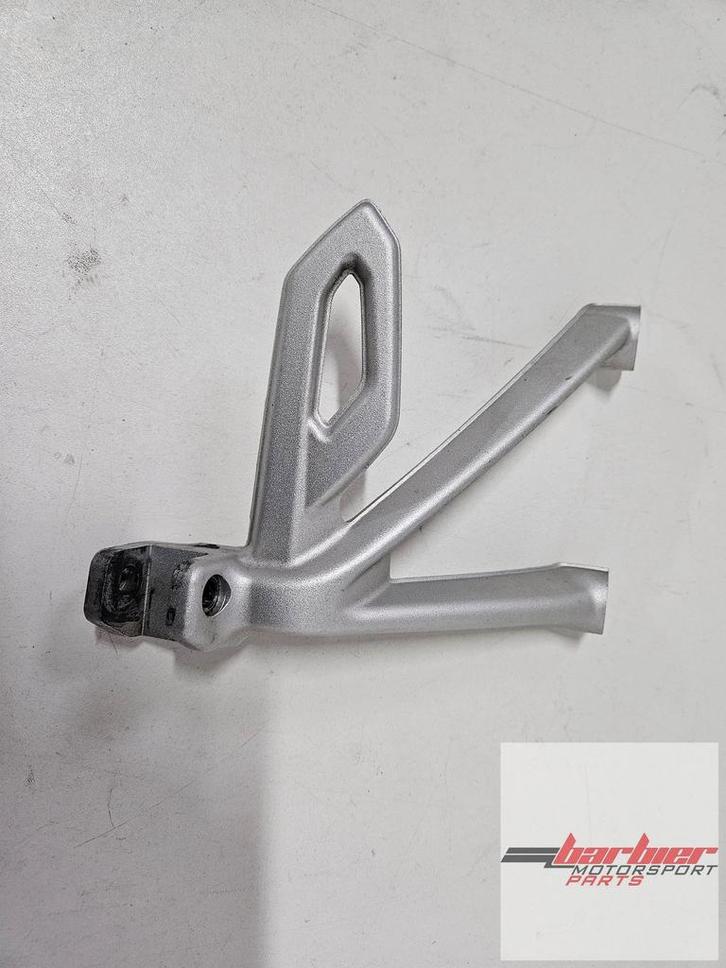 BMW R1200GS VOETSTEUN HOUDER PASSAGIER 8526742 RECHTS, Motoren, Onderdelen | BMW, Gebruikt, Ophalen of Verzenden