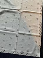 Wit-ecru dekservet kleine open bloemetjes; subtiel gekleurd, Ophalen of Verzenden, Zo goed als nieuw, Rechthoek, Binnen