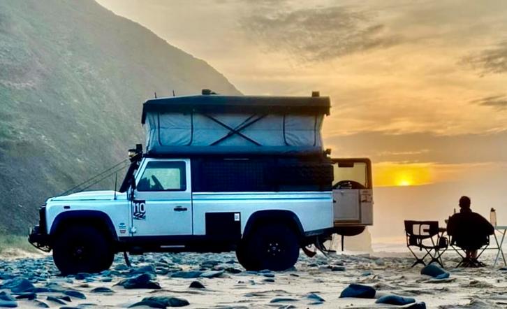 Landrover Defender td4 Puma 4x4 Camper Ex-tec AluCab Pop-up, Caravans en Kamperen, Campers, Particulier, tot en met 2, Buscamper of Camperbus