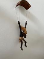 Vintage houten tribal beeldje. Afrika. Parachute kokosnoot., Ophalen