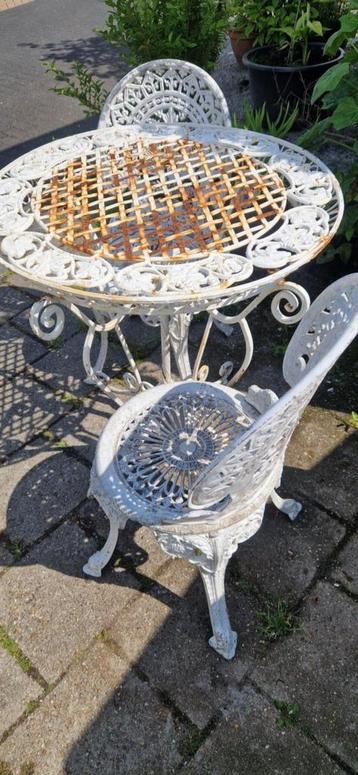 Victoriaanse stijl bistrosetje (brocante) beschikbaar voor biedingen