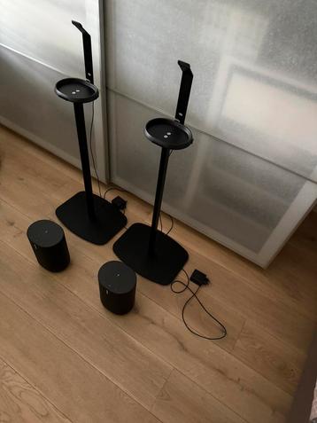 2 x Sonos Move + standaard beschikbaar voor biedingen