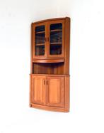 Vintage Deense teakhouten hoekvitrine, Dyrlund ‘70, Huis en Inrichting, Zo goed als nieuw, Glas, Vintage retro buisframe design rotan webbing papercord