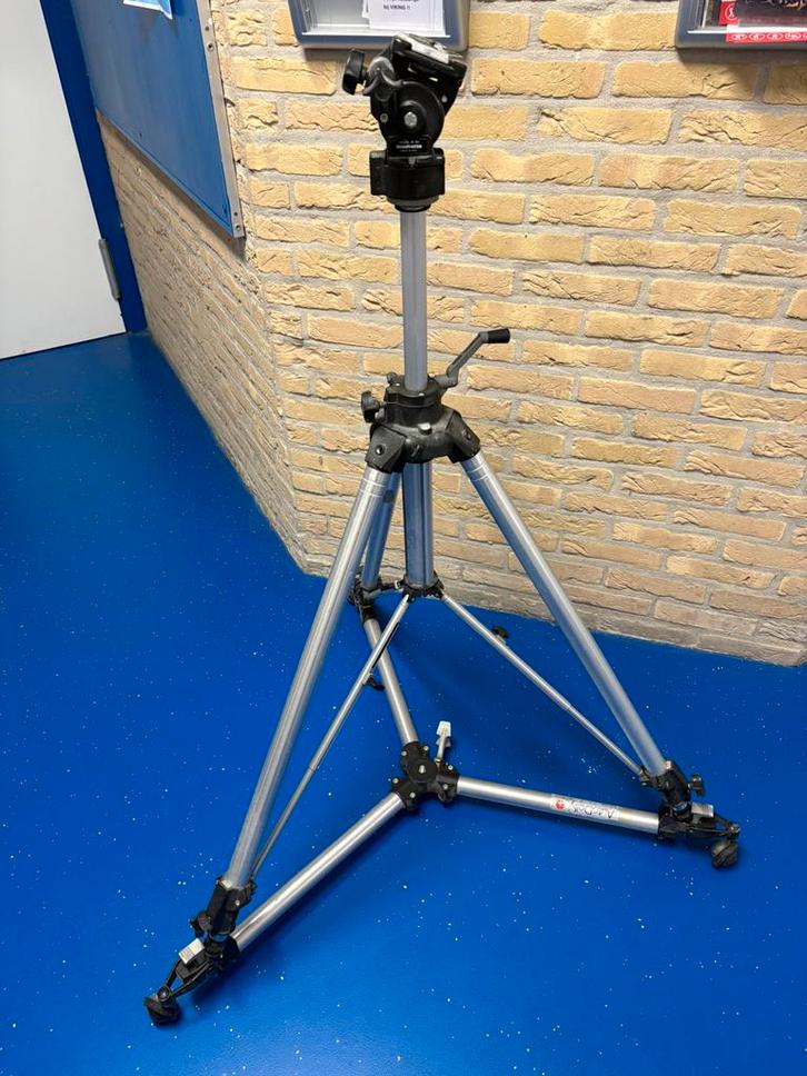Gebruikte Driepoot Statief met wielen, Audio, Tv en Foto, Fotografie | Statieven en Balhoofden, Gebruikt, Driepoot, 150 tot 175 cm