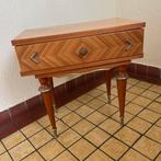 Vintage jaren '50 nachtkastje met lade, Huis en Inrichting, Tafels | Bijzettafels, Minder dan 55 cm, Gebruikt, Rechthoekig, Hout
