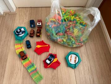 Glow in the dark racebaan, zeer grote set met 8 autootjes beschikbaar voor biedingen