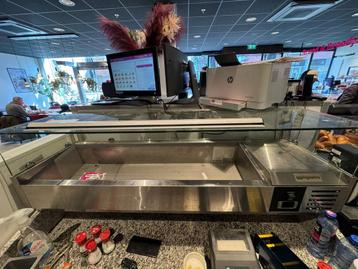 Opzet saladiere met glazen opzet beschikbaar voor biedingen
