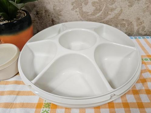 Tupperware snackschaal met 6 vakken en deksel, Huis en Inrichting, Keuken | Tupperware, Zo goed als nieuw, Schaal, Crème, Ophalen of Verzenden