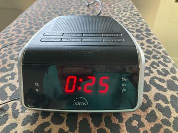 Wekker/klokradio - Xiron beschikbaar voor biedingen