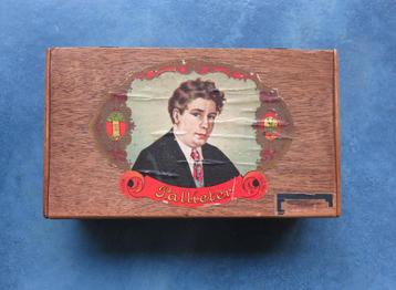 Pallieter sigarenkist, memorabilia van Felix Timmermans   beschikbaar voor biedingen