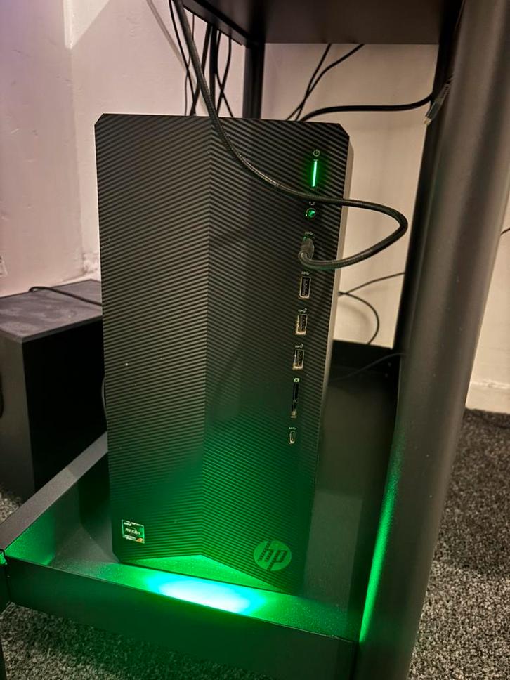 Complete Gaming PC Set – HP Pavilion Gaming + 2 Monitoren, Computers en Software, Desktop Pc's, Zo goed als nieuw, 3 tot 4 Ghz