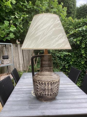 Vintage vaaslamp met kap beschikbaar voor biedingen