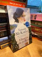 Eiland in de wolken - Tamara McKinley, Boeken, Romans, Ophalen of Verzenden, Zo goed als nieuw, Nederland