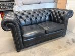2-zits Wade Chesterfield zwart leder vintage, Huis en Inrichting, Banken | Sofa's en Chaises Longues, Ophalen, Gebruikt, Klassiek