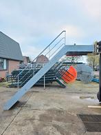 Stalen trap met bordes gegalv hoog 2.63mtr nob189, Doe-het-zelf en Verbouw, Ladders en Trappen, Ophalen of Verzenden, Zo goed als nieuw