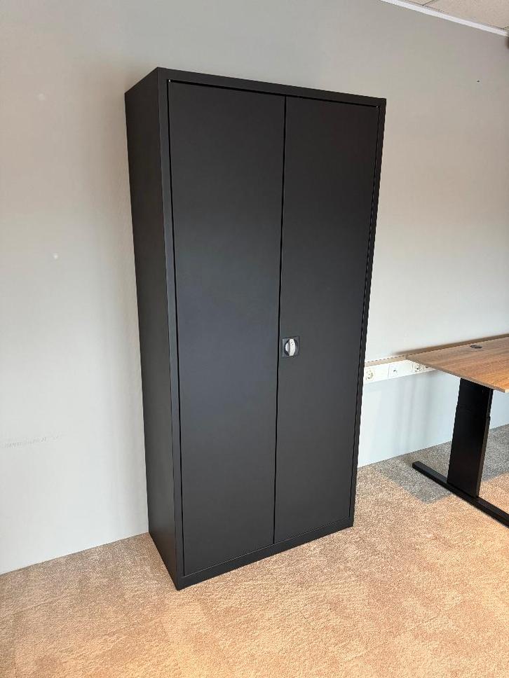 Draaideurkast met 4 legborden zwart - 195x92x42 cm, Huis en Inrichting, Kasten | Roldeurkasten en Archiefkasten, Zo goed als nieuw