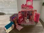 Barbiehuis, inklapbaar met meubels en poppetjes., Kinderen en Baby's, Speelgoed | Poppenhuizen, Ophalen, Gebruikt, Poppenhuis