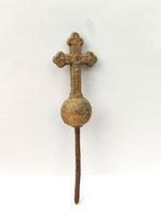 Antieke doodskistschroef met kruisornament – 12,5 cm hoog, Ophalen