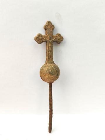 Antieke doodskistschroef met kruisornament – 12,5 cm hoog beschikbaar voor biedingen