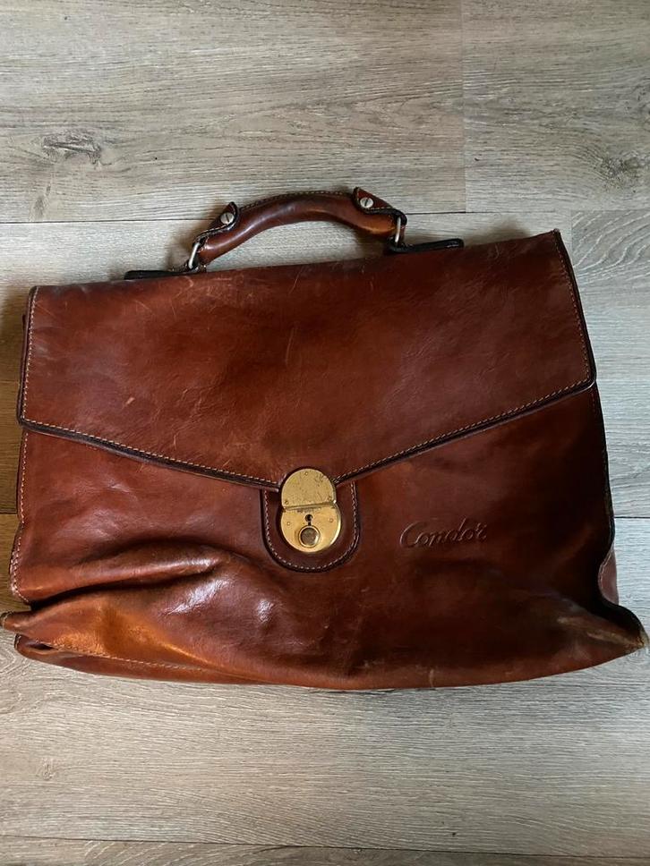 Akte tas/ schooltas van leer €10 of bieden, Sieraden, Tassen en Uiterlijk, Tassen | Schooltassen, Gebruikt, Overige typen, Bruin