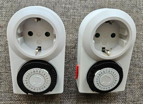 2 stuks tijdschakelaars 24 hours Time Switch TG-7, Doe-het-zelf en Verbouw, Elektra en Kabels, Zo goed als nieuw, Ophalen of Verzenden