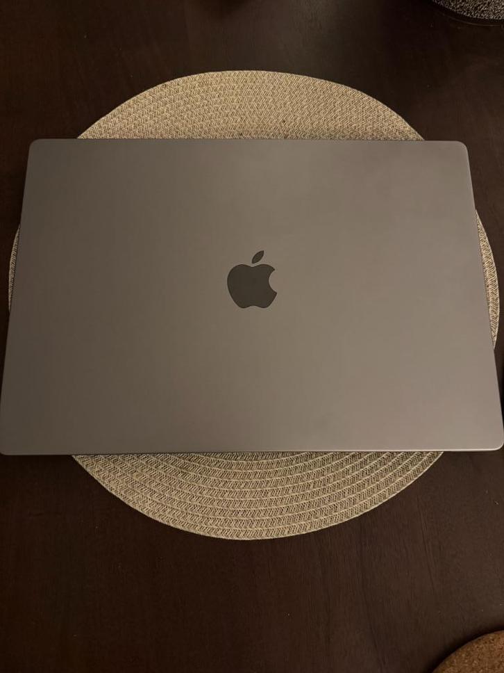 Macbook pro 16inch 32gb, Computers en Software, Apple Macbooks, Zo goed als nieuw, MacBook Pro, 16 inch, 3 tot 4 Ghz, 512 GB, 32 GB