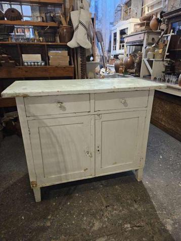 brocante meidenkast``WOONWINKEL RUSTIEK`` beschikbaar voor biedingen