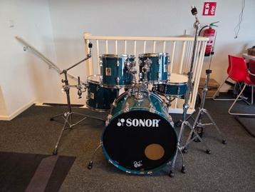 IN NIEUWSTAAT, Sonor Force 3001 Green Gloss beschikbaar voor biedingen