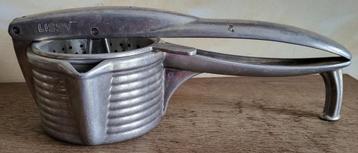 LISSY Swiss Patent VINTAGE fruitpers van aluminium .. beschikbaar voor biedingen