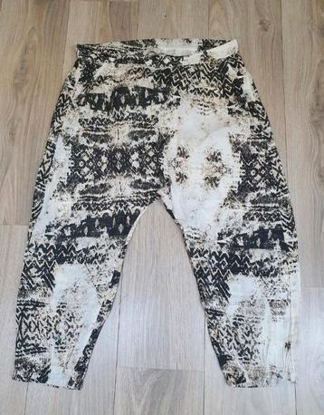 Cream mooie print broek maat 40 100 % viscose  beschikbaar voor biedingen