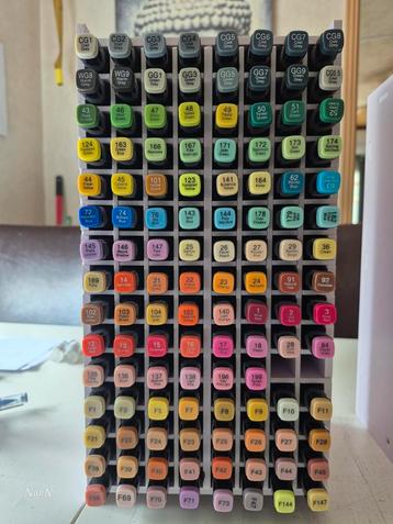 Chotune Alcholmarkers met witte gelpennen en 2 kleurboekjes. beschikbaar voor biedingen