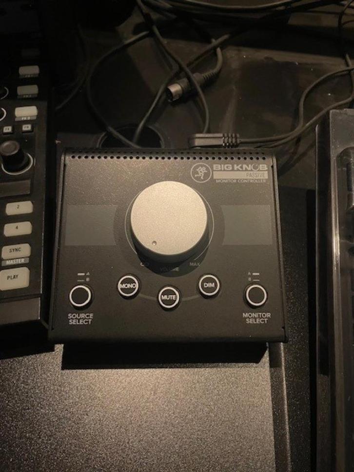 Mackie Big Knob - Studio monitor controller, Audio, Tv en Foto, Professionele Audio-, Tv- en Video-apparatuur, Zo goed als nieuw