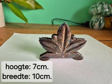 Verzilverde servettenhouder.  beschikbaar voor biedingen