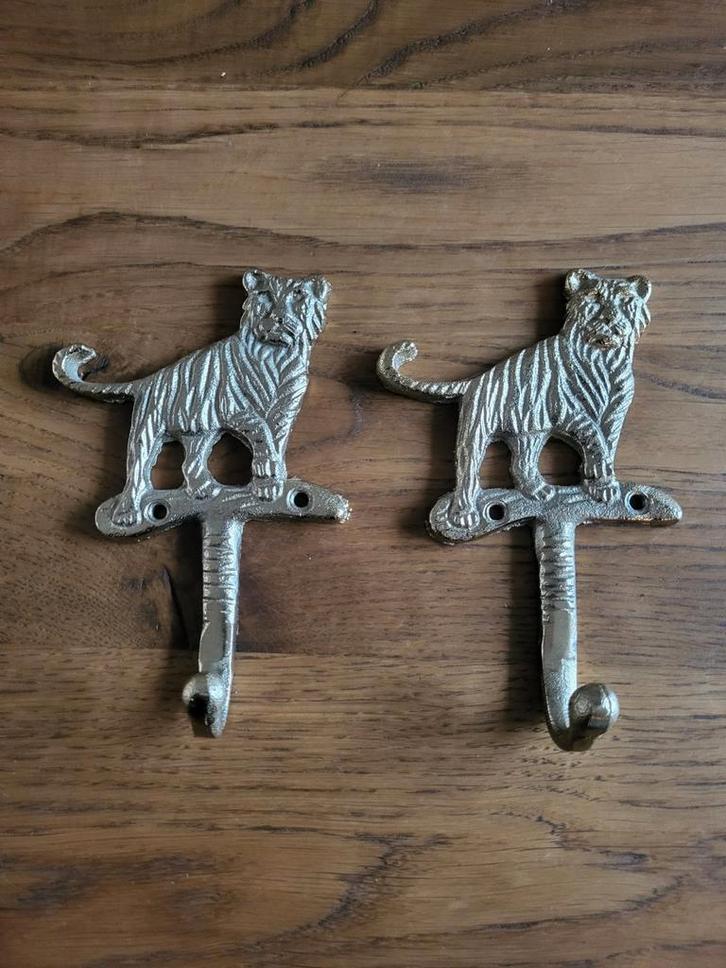 Twee metalen wandhaken in tijgerdesign, Huis en Inrichting, Woonaccessoires | Kapstokken, Gebruikt, Wandhaken, Minder dan 100 cm