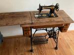Singer trapnaaimachine met tafel en opberg lades, Ophalen