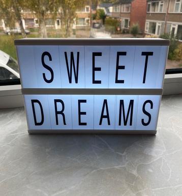 Lamp met wisselende letters